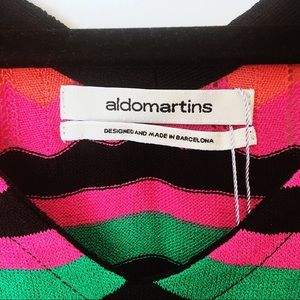 Sleeveless colorful top